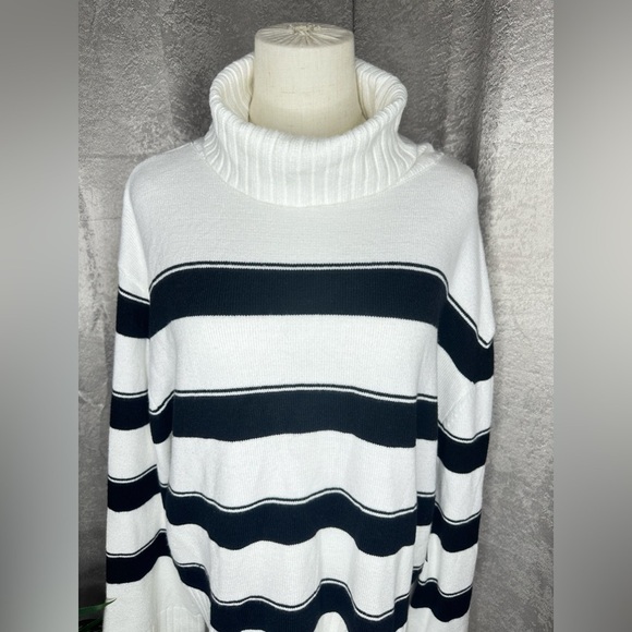 NWT Laundry By Shelli Segal Oversized Turtle Neck Stripe Print Sweater Sz M - Picture 3 of 11